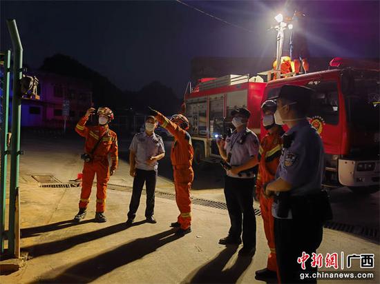 外籍人员非法出境坠落受伤被困 多部门联合紧急救援