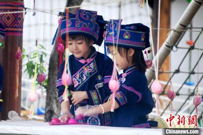 广西罗城：浓浓民族情 欢庆“三月三”