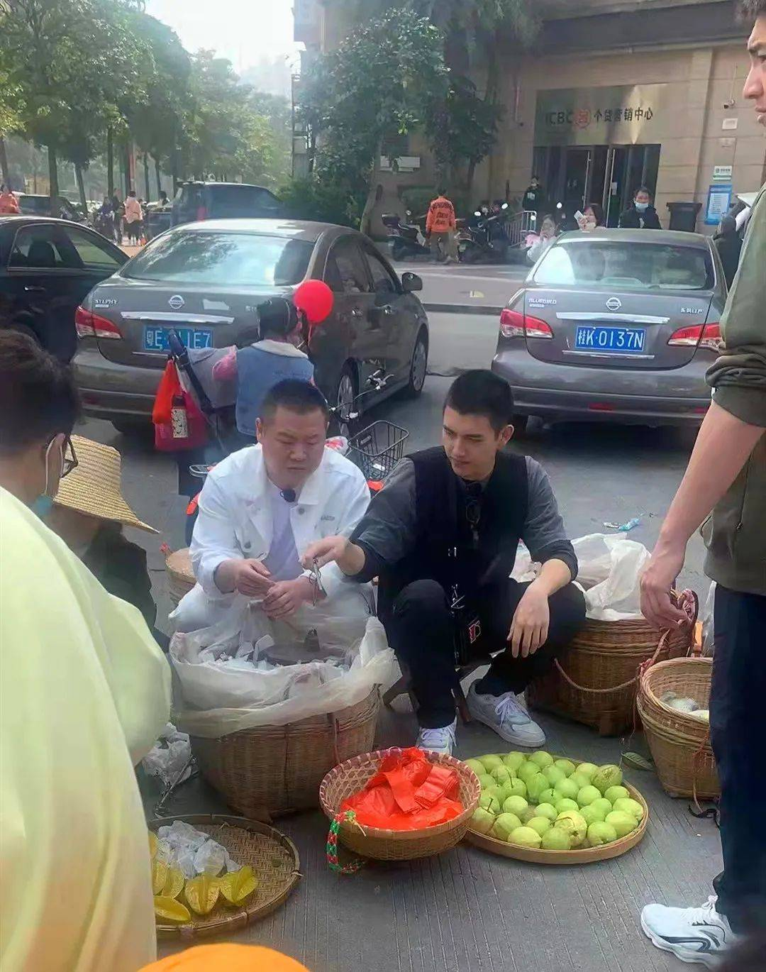 谣言说岳云鹏改行卖水果了？原来事情另有蹊跷