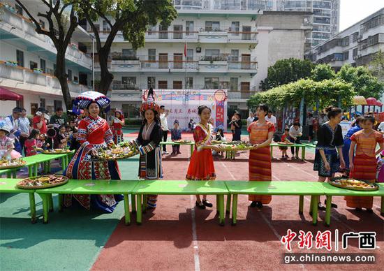 主办方供图 贺州八步区老干局携手幼儿园开展欢度“三月三”系列活动