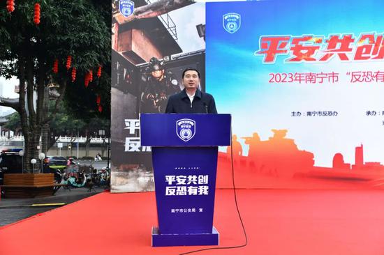南宁警方供图 南宁市举行“平安共创 反恐有我”反恐宣传进社区专场活动