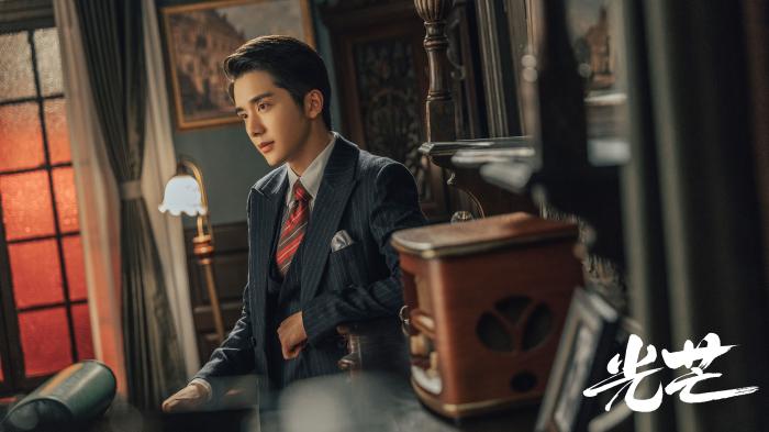 《光芒》为何受欢迎？剧情节奏快 服化道还原当年