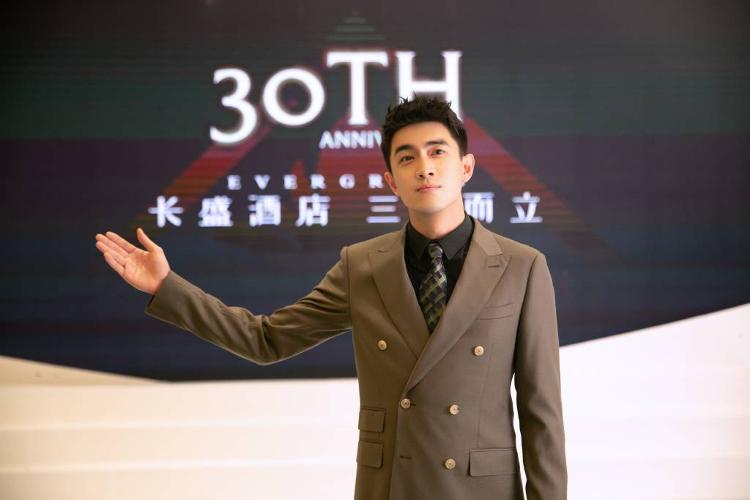 林更新《我的砍价女王》持续热播 盛哲宁遭背叛兄弟反目