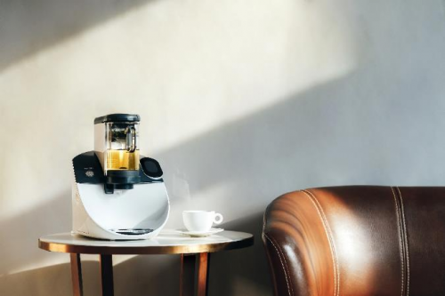 在“进博茶馆“喝茶 感受知淳智能茶艺机带来的海内外文化交融魅力