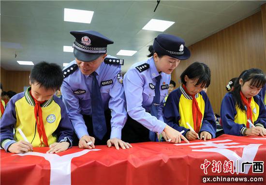 贺州平桂公安开展国家安全暨反邪教宣教进校园活动