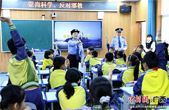 贺州平桂公安开展国家安全暨反邪教宣教进校园活动
