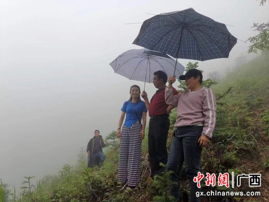 李红艳：“驻”进群众心坎里的第一书记