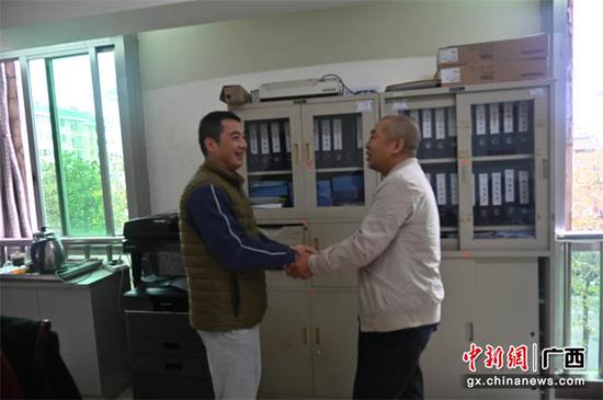桂林一体校教练勇救落水老人 称“只是做了理所应当的小事”