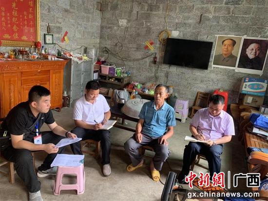 巴马县立德村驻村工作队扎实推进乡村振兴工作