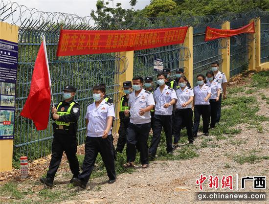 友谊关边境派出所联合凭祥市税务局开展主题联学活动