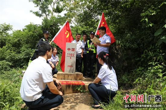 友谊关边境派出所联合凭祥市税务局开展主题联学活动