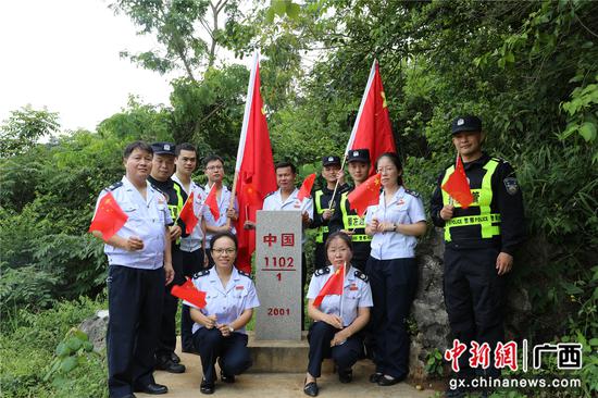 友谊关边境派出所联合凭祥市税务局开展主题联学活动