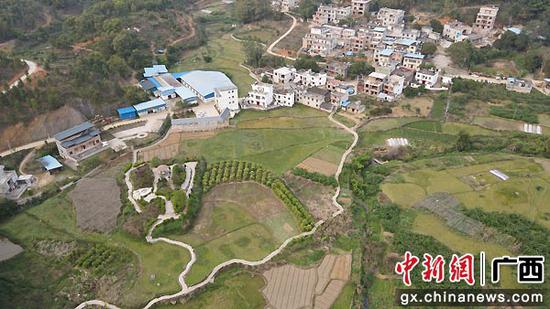 旮旯流出“黄金水” 昔日荒村变富村