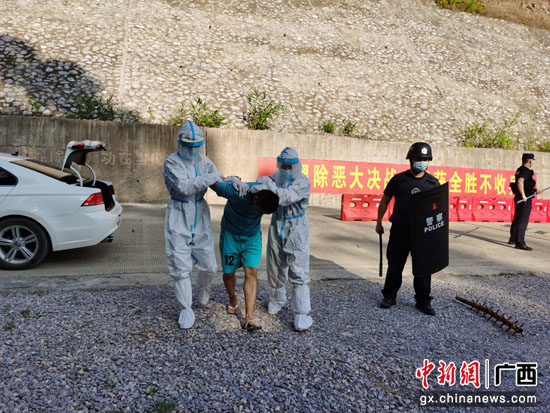 广西水口关出入境边防检查站开展应急处突演练