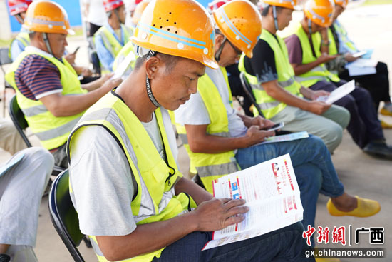 南宁-崇左城际铁路崇左南站综合体举行“双安”活动启动仪式