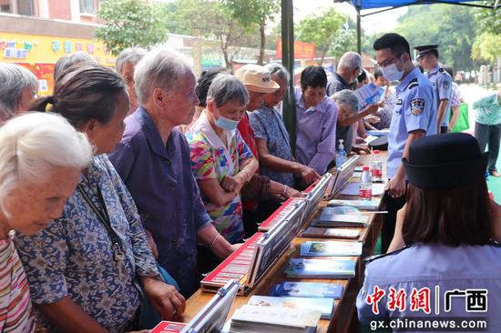 广西-东盟经开区开展禁毒宣传活动 构筑安全防线