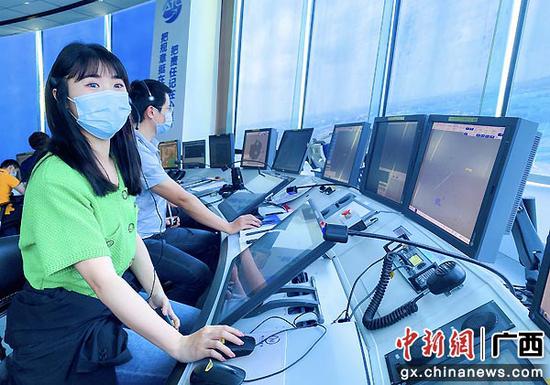 林军 摄 广西空管分局助力南宁机场HUD特殊Ⅱ类演练成功