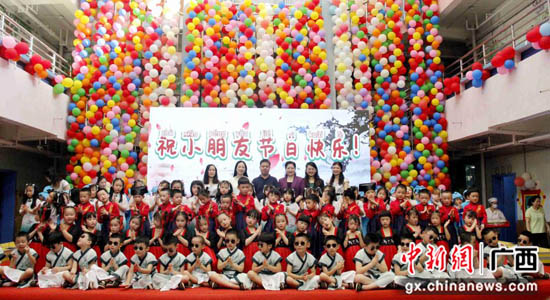 桂林市教育局、市妇联领导“六一”前夕慰问幼稚园