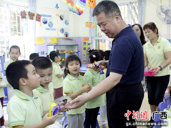 桂林市教育局、市妇联领导“六一”前夕慰问幼稚园