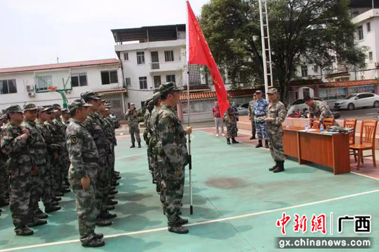 广西桂林警备区检查临桂区两江镇民兵整组工作