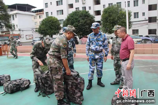 广西桂林警备区检查临桂区两江镇民兵整组工作
