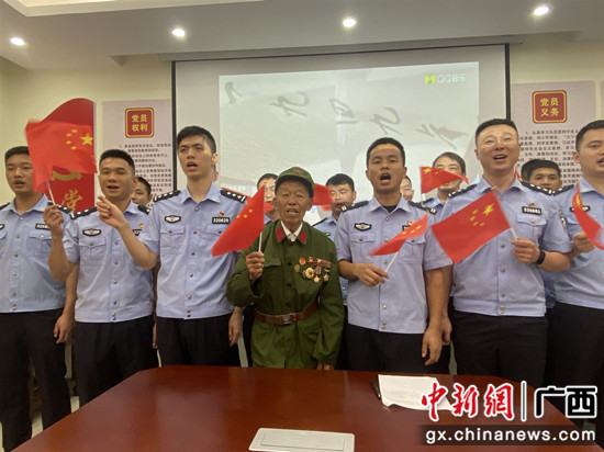 崇左警方供图 崇左夏石边境检查站开展主题“党日+”实践活动