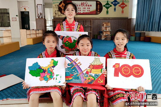 邕宁区蒲庙镇:小小米粒点成画 巧绘河山献给党