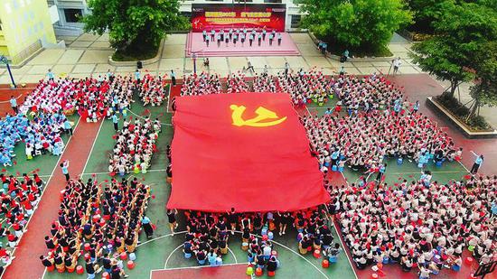 南宁：童心向党庆百年 红色基因代代传