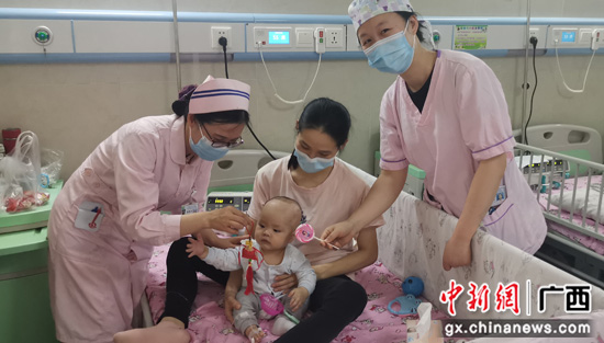 自治区南溪山医院为患儿送上“六一”儿童节礼物