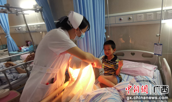 自治区南溪山医院为患儿送上“六一”儿童节礼物