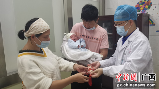 自治区南溪山医院为患儿送上“六一”儿童节礼物