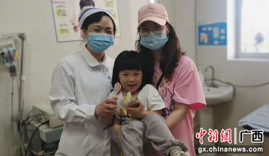 自治区南溪山医院为患儿送上“六一”儿童节礼物