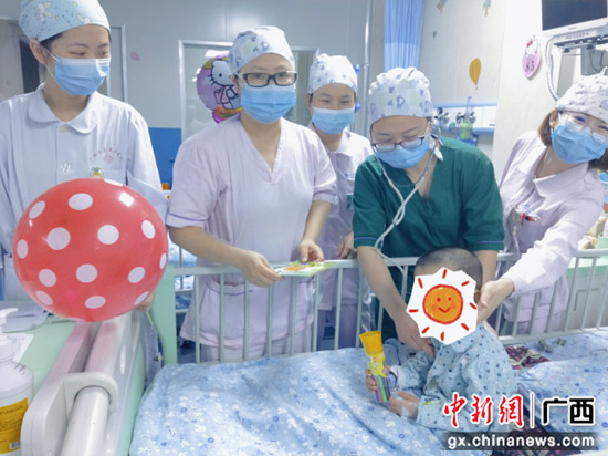 “六一”儿童节南溪山医院白衣天使护佑健康送祝福