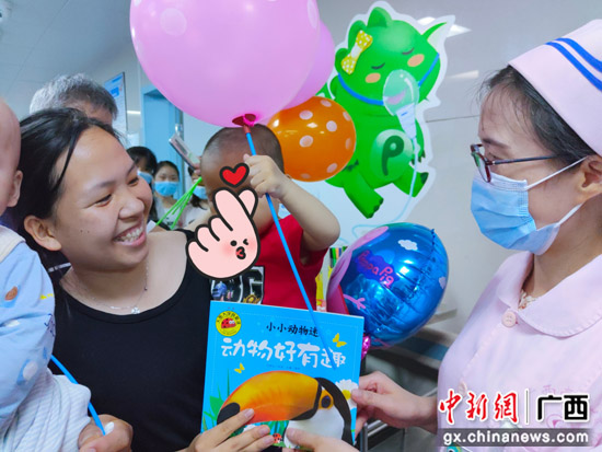 “六一”儿童节南溪山医院白衣天使护佑健康送祝福