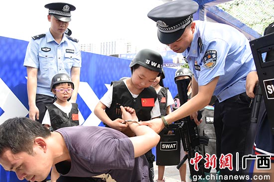 北海警方举办警营开放日活动