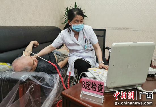 南溪山医院携手桂林银行桂林分行开展健康义诊活动