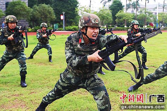 广西南宁武警官兵快乐练兵进行时