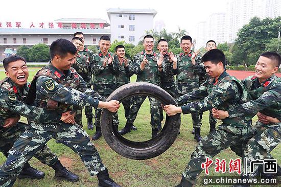 广西南宁武警官兵快乐练兵进行时