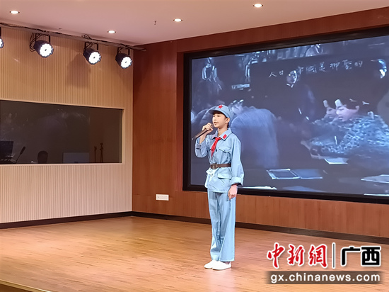 横县少先队庆祝中国共产党成立100周年红领巾讲党史小故事比赛 陈秋月 摄 横县中小学多形式开展党史学习教育