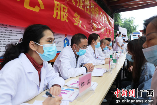 南溪山医院举行“世界炎症性肠病日”义诊活动