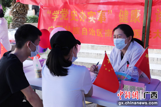 南溪山医院开展“世界地贫日”主题宣传义诊咨询活动