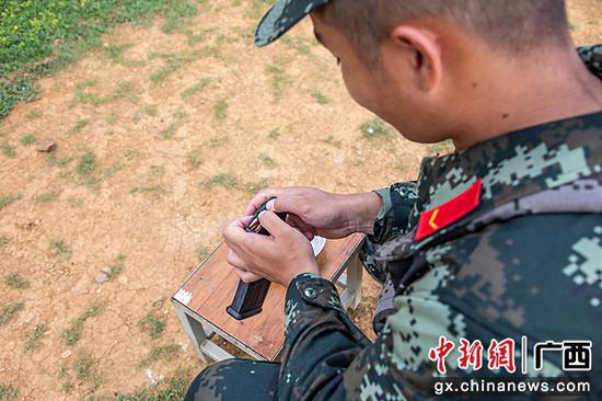 青春上膛 武警广西总队新兵打响军旅第一枪