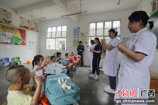 南溪山医院送医送药助力乡村振兴 走访慰问共话民族团结