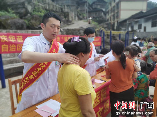 南溪山医院送医送药助力乡村振兴 走访慰问共话民族团结