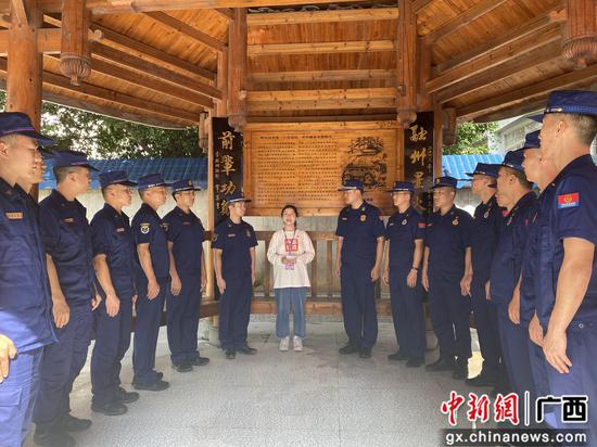 柳州消防深入中共融县支部纪念亭重温入党誓词