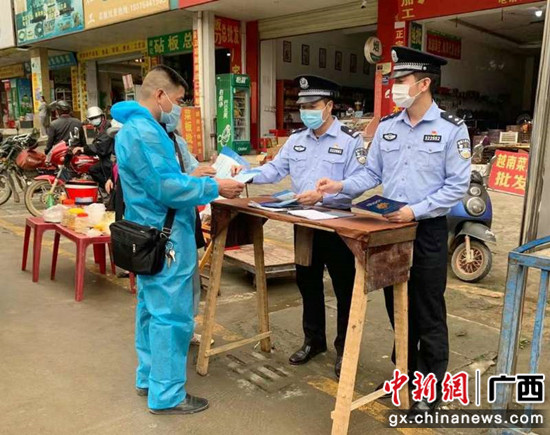 友谊关出入境边防检查站浦寨分站开展法制宣传活动