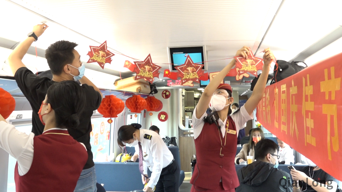 视频|京沪高铁G177次列车“快闪联欢”温暖乘客国庆旅程