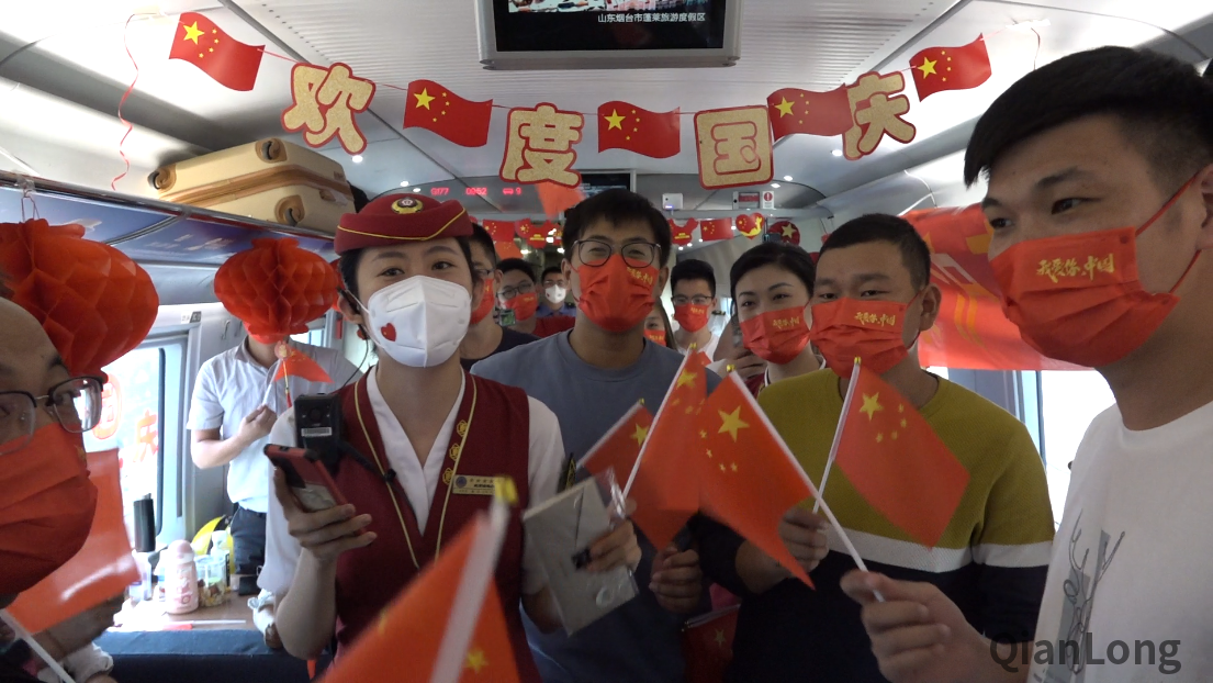 视频|京沪高铁G177次列车“快闪联欢”温暖乘客国庆旅程