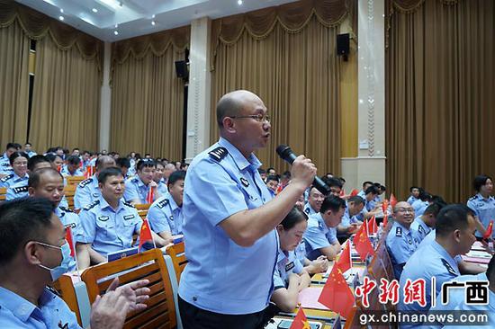 崇左大新县公安局积极破解“工学矛盾”增强“党课感染力”
