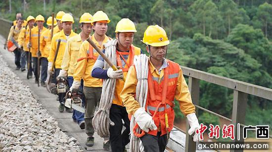 玉林工务段多措并举推进党史学习教育走深走实